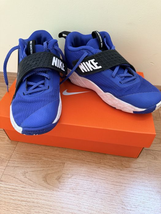 Маратонки Nike Basketball размер 37.5