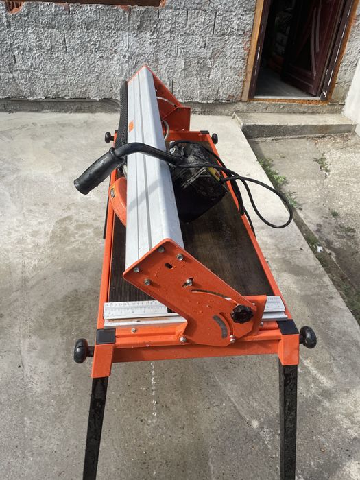 Masina gresie faianta pe apa de 92 cm