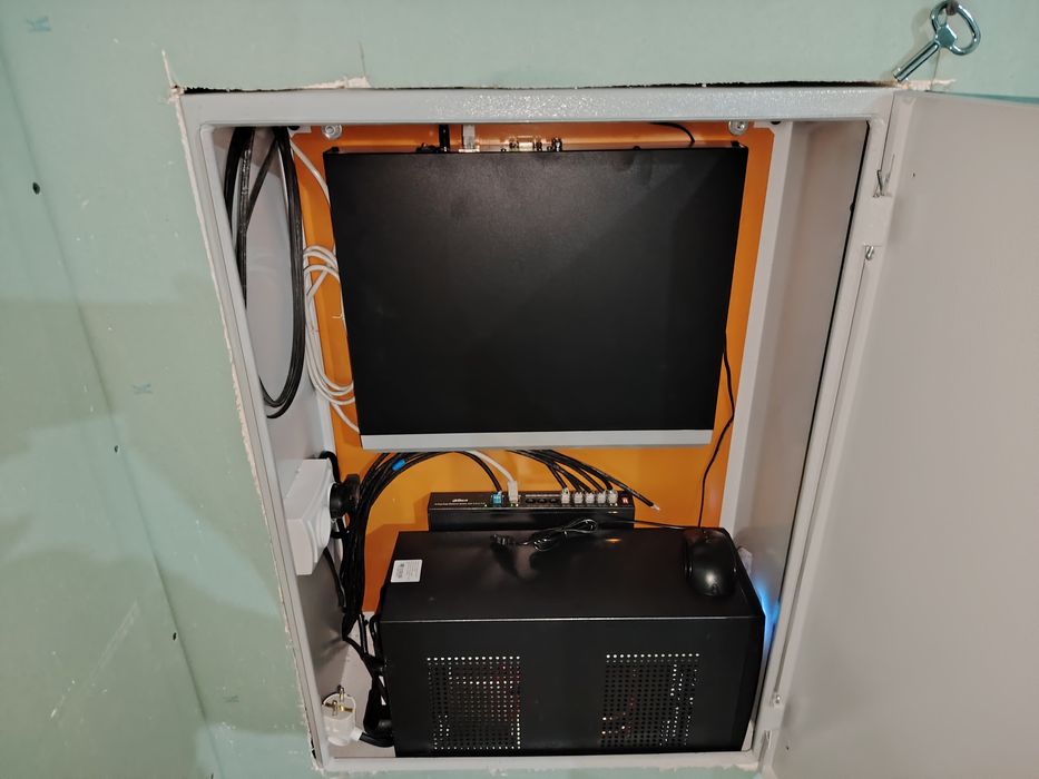 Ustanovka kameravideonabludeniya  domofon turniket shlagbaum i bollard