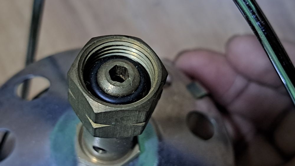 Газова лампа за осветление към бутилка с кранче,к-т бутилка и лампа