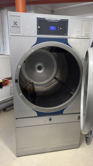 Uscator profesional Electrolux pe gaz capacitate 37,5 Kg