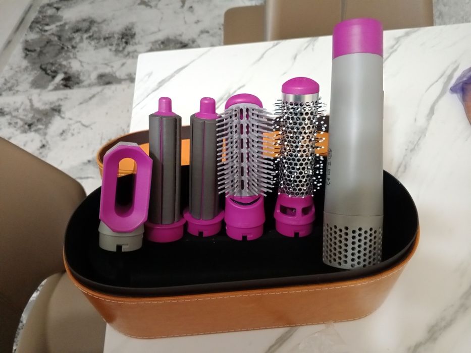 Фен для укладки волос. В хорошем состоянии.