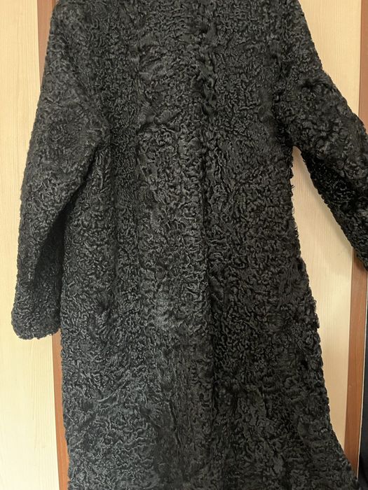 Шуба каракуль, размер 48-52 в отличном состоянии