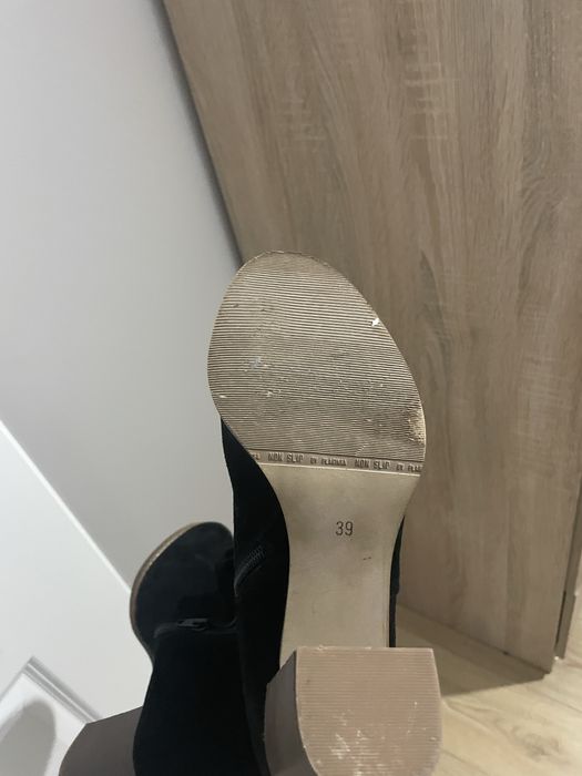 Cizme negre de piele