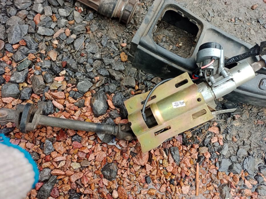 Продам запчасти на ваз 21014