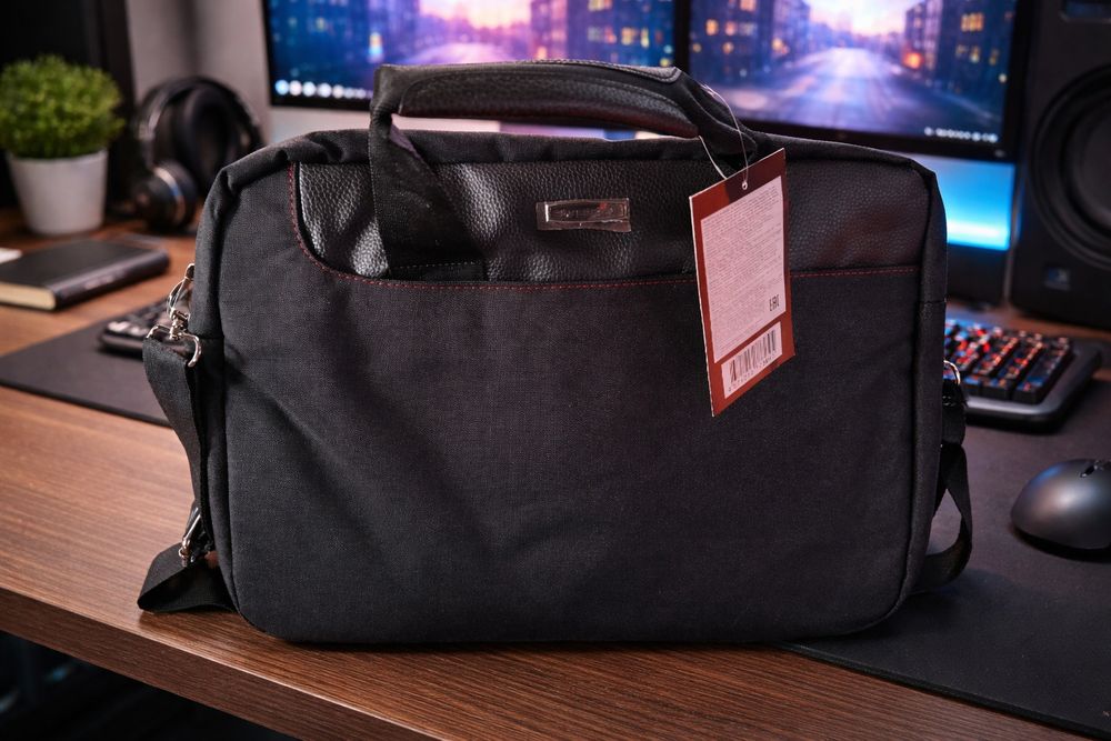 Нова бизнес чанта за лаптоп или документи