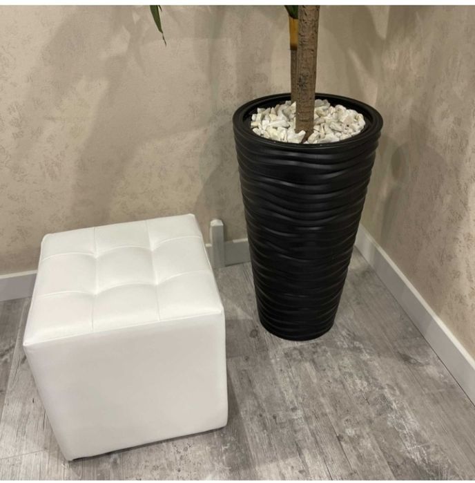 Продам пуфик, белый.