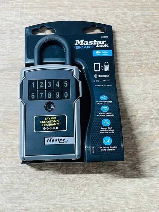 Lacat inteligent Master Lock 5440EURD cu Bluetooth