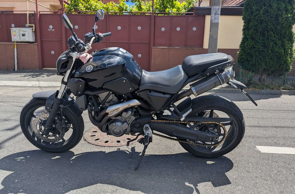 Motocicleta Yamaha MT-03 660cc