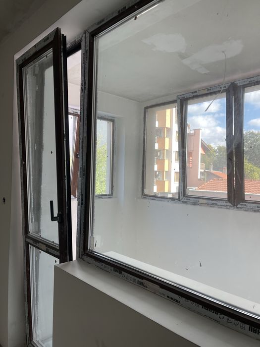 Продавам ПВЦ дограма REHAU нова