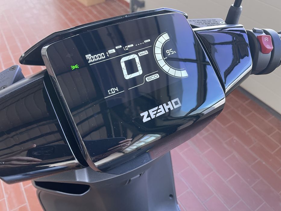 Zeeho AE6+ scuter electric