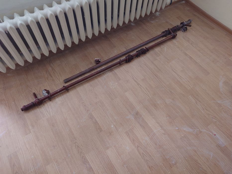 Продавам дървен корниз