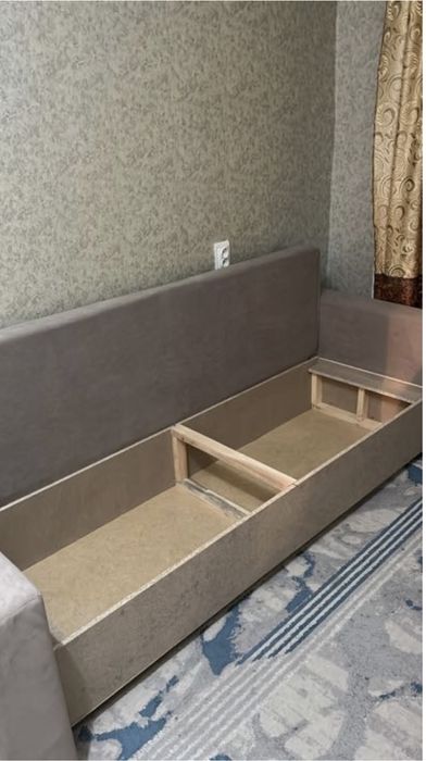 Продам диван бежевый