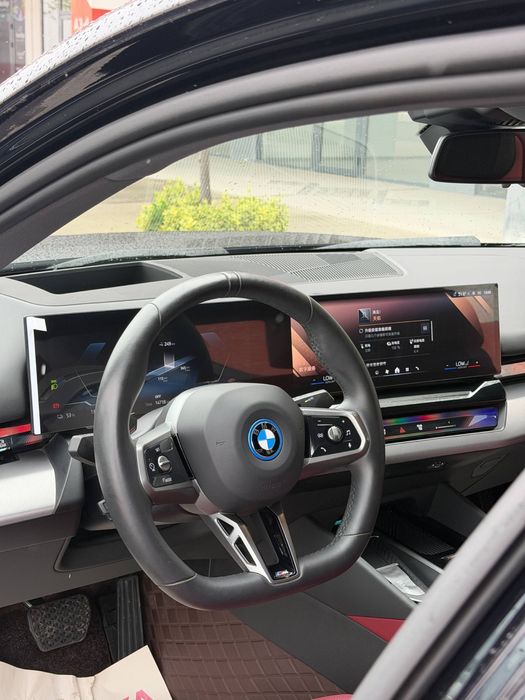 Bmw i5 40l 2025-Yil +dop option 4K Tv+ HUD 14.700Km KRASKA TOZZA!!!