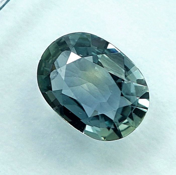 Safir 0,86 ct verde/albastru oval