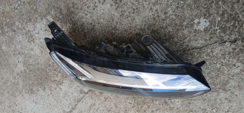 far dreapta dacia sandero logan 3 260101940r