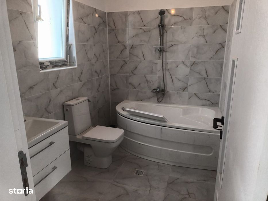 FARA COMISIOANE casa cu 4 camere 2 bai P+1 terasa camera teh la cheie