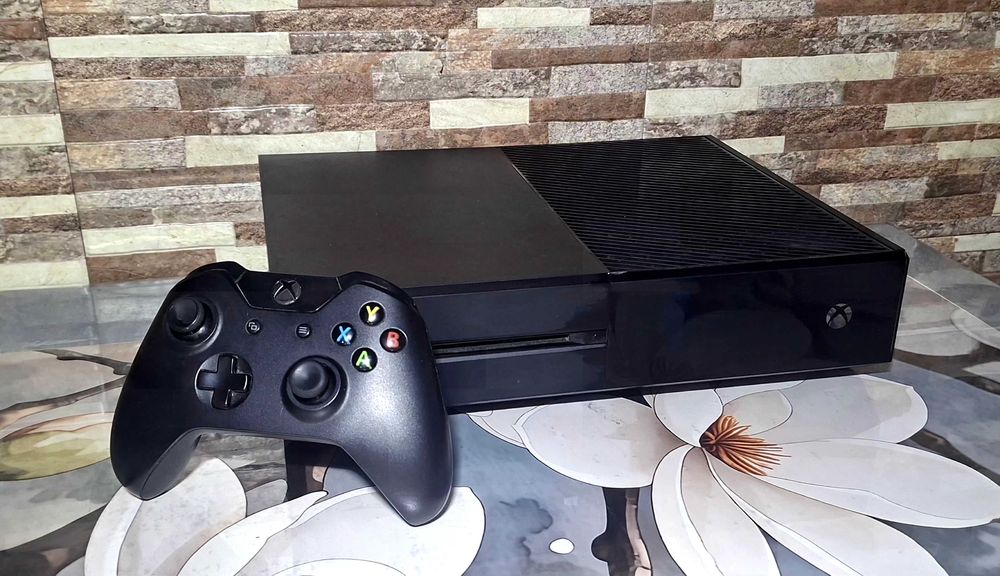 Xbox One + Controller + Jocuri – Pachet complet
