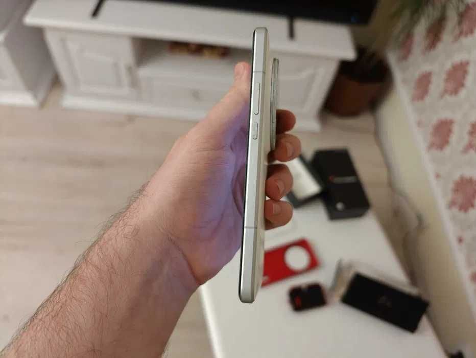 Se vinde XIAOMI 15 ULTRA 16GB / 512 RAM