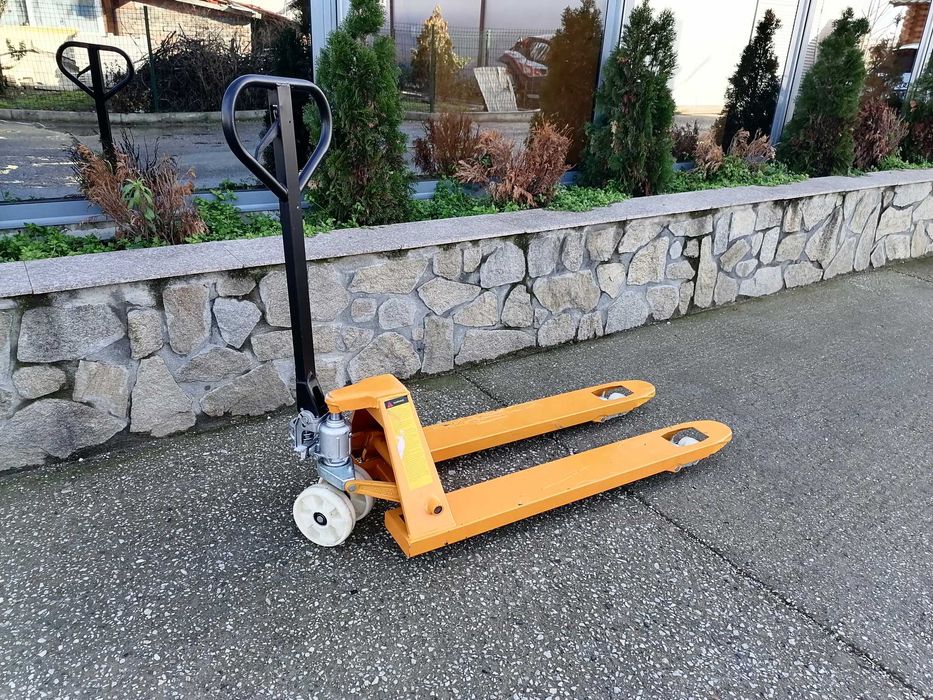 Транспалетна количка 2 тона палетна количка