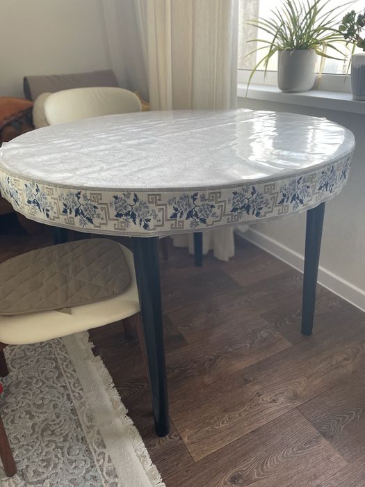 Продам круглый стол