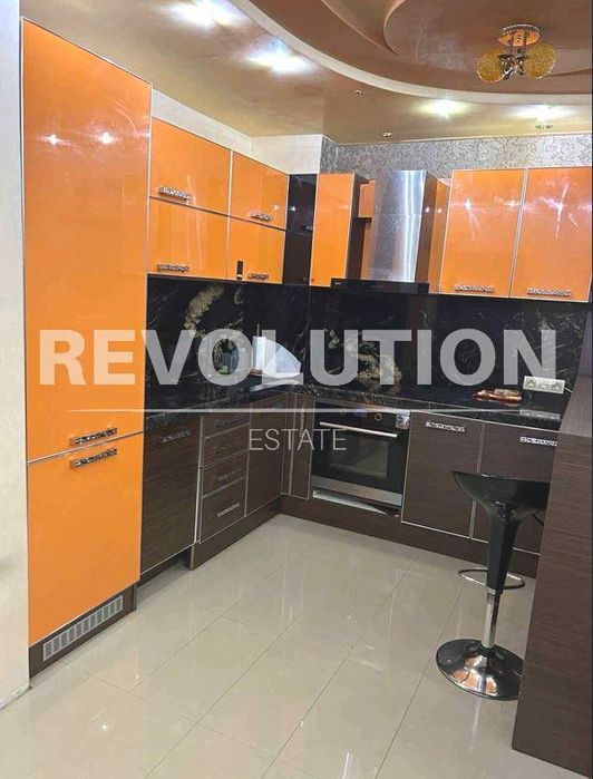 Дава се под наем Тристаен апартамент в Варна, Трошево - 80 кв.м за 700 € - Снимка #2