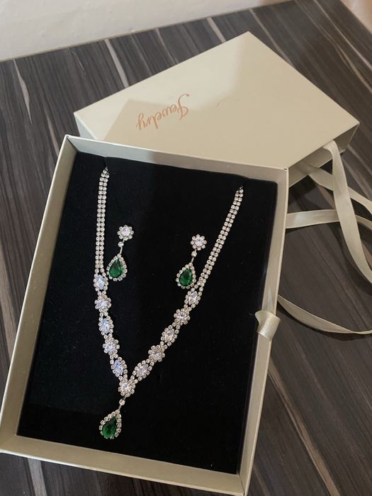 вечерние серьги и колье