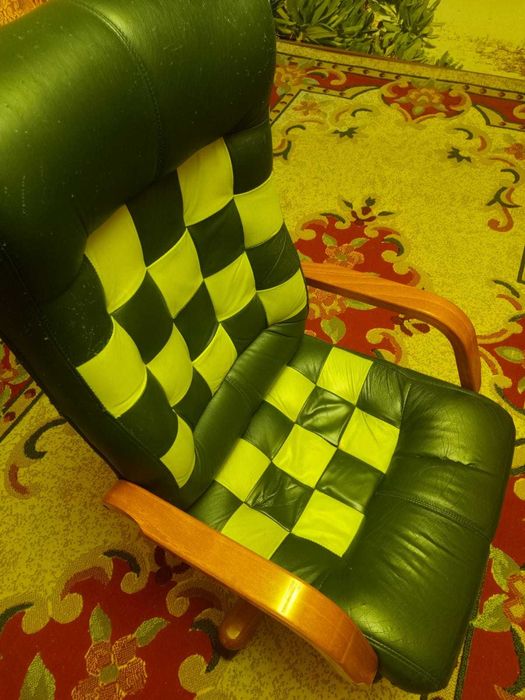 Офисное кресло кожаное б/у