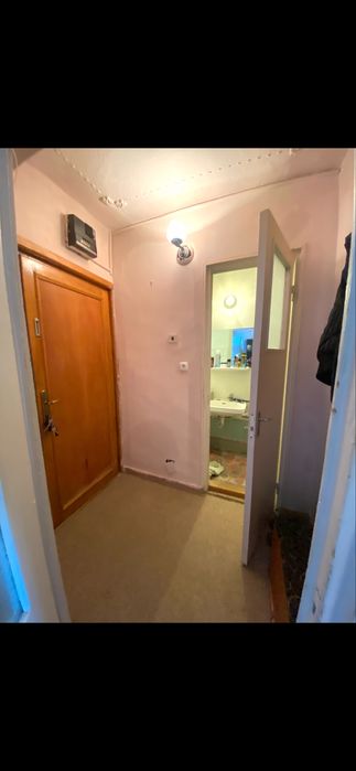 Vand apartament cu o camera Uta central