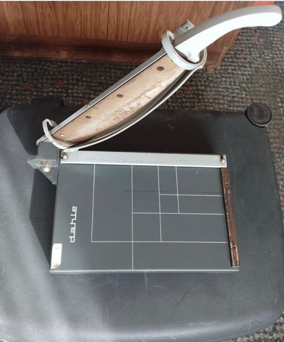 Гилотина за хартия Dahle.