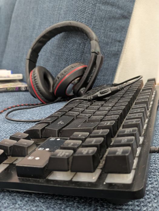 Клавиатура и Наушники