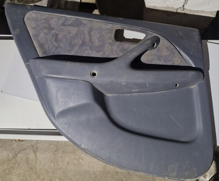 Продам обшивка двери камри 20