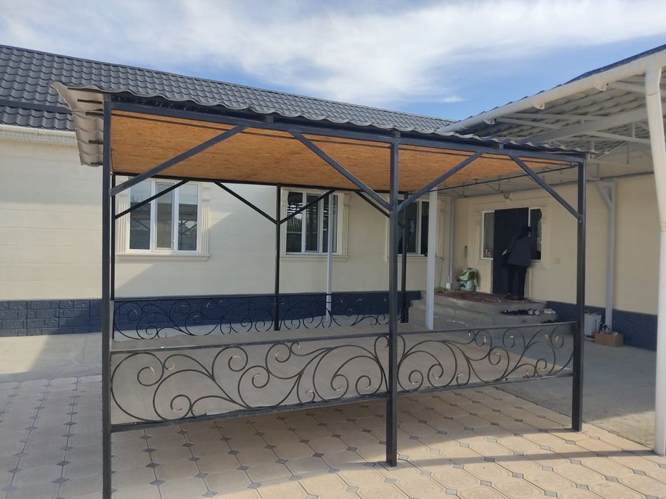 Тапчан с навесом