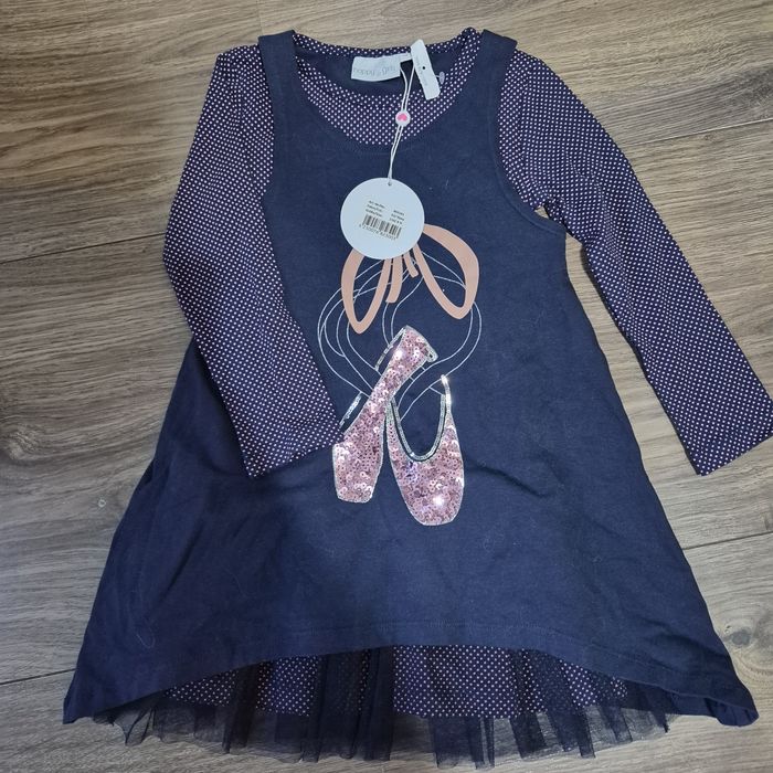 Продам новые платья для девочки