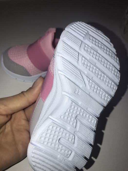 Продам новые кроссовки