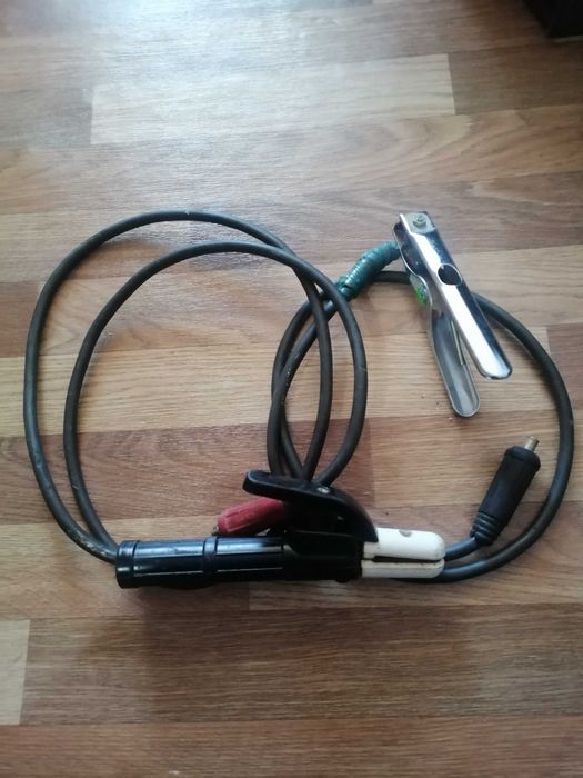 Сварочный аппарат в месте с маской