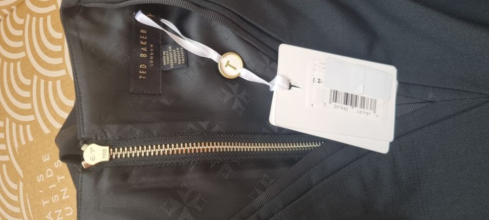 Рокля с V-образно деколте Ted Baker