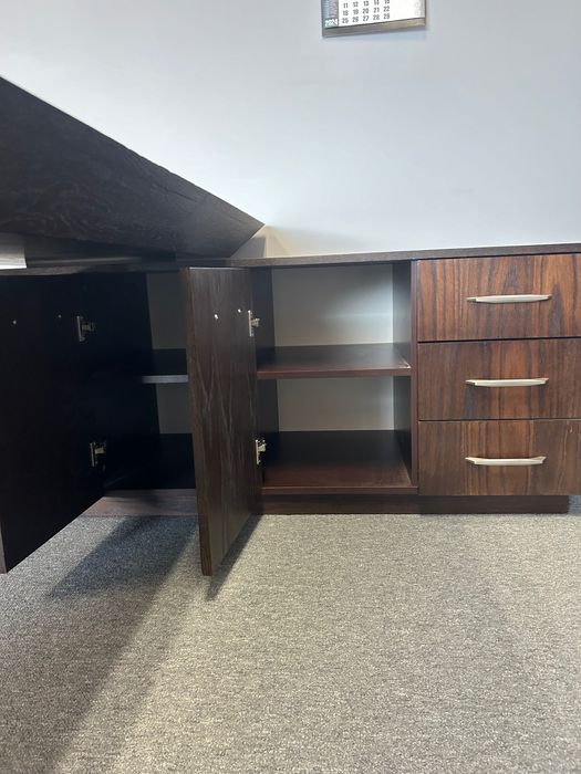 Офис обзавеждане