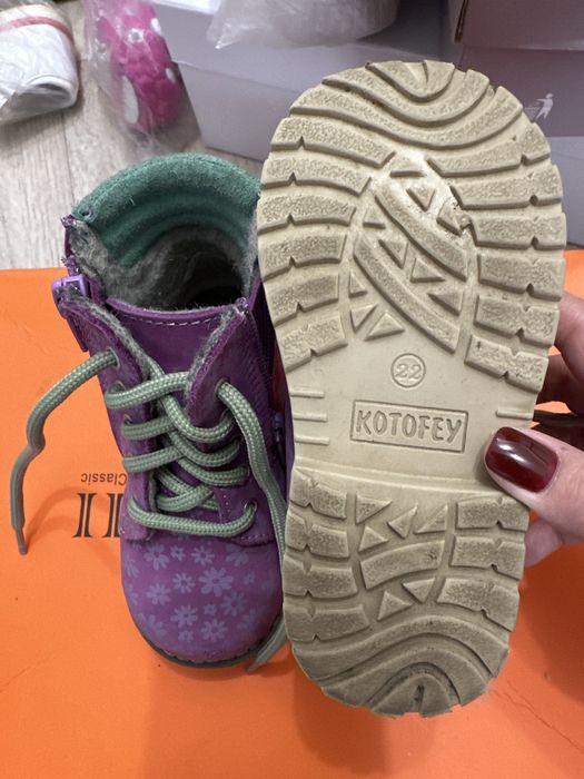 Продам обувь детскую