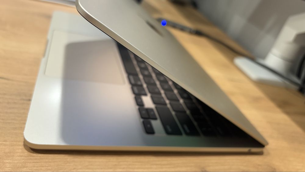 Macbook air 13 m4 16/256