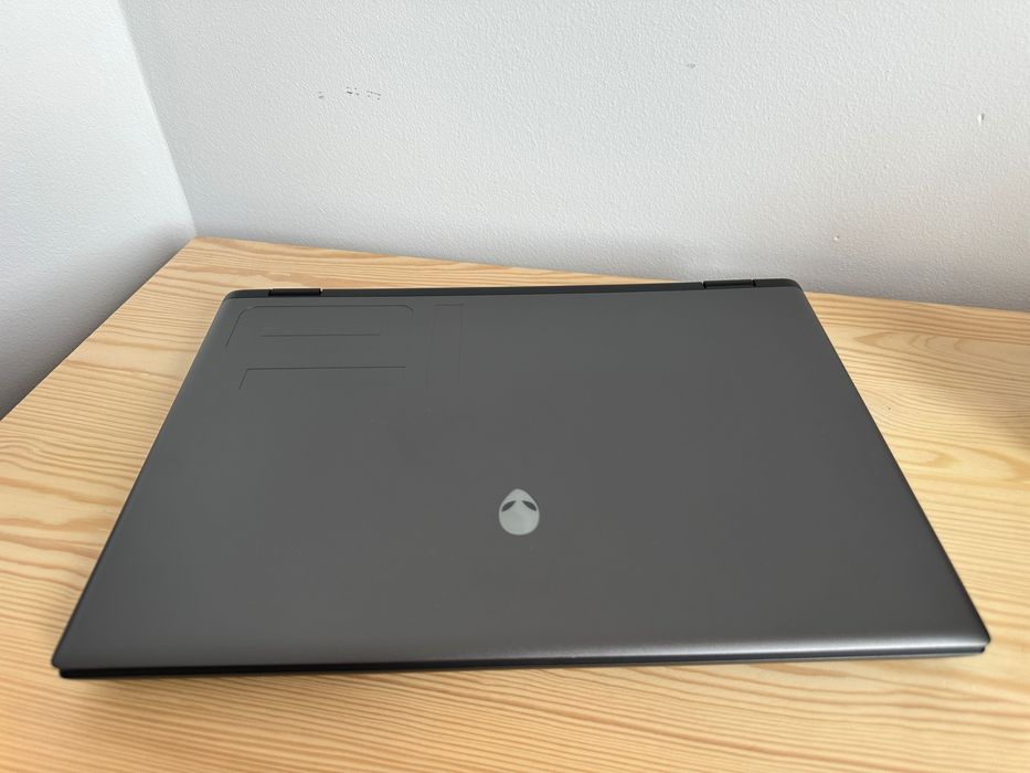 Alienware m16 R2