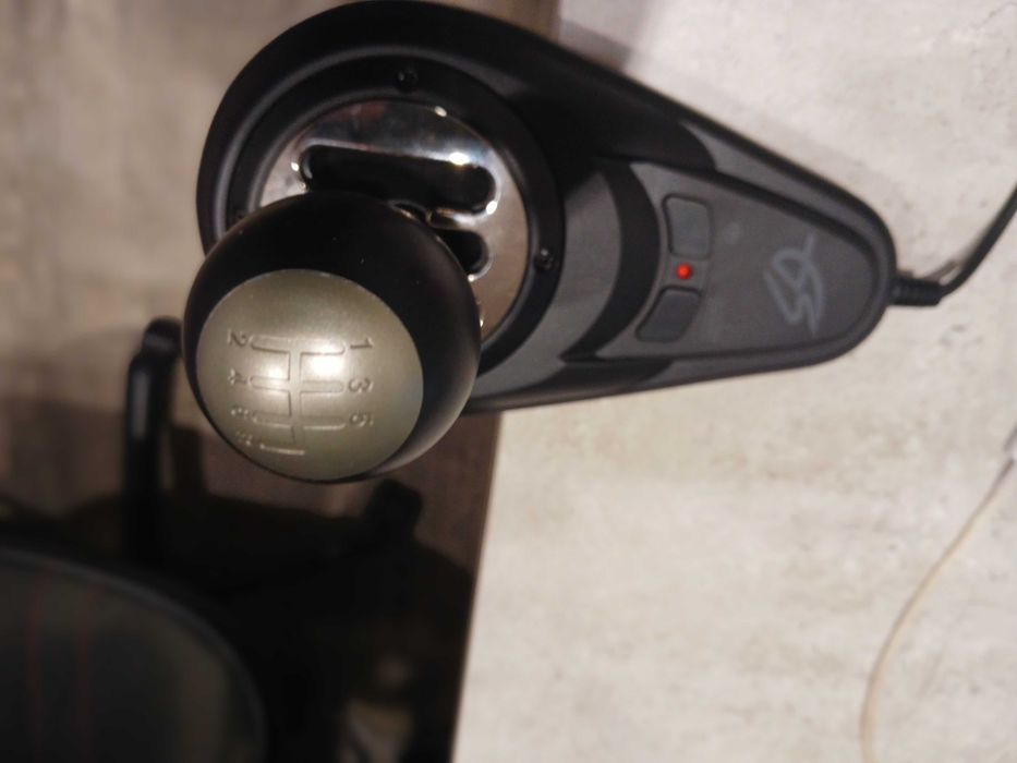 Игровой руль  педали коробка передач