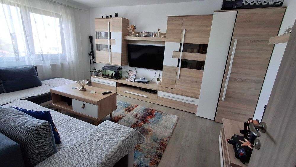 Direct proprietar, vand apartament de 4 camere, decomandat, in zona Sud, etaj 3/4, suprafata utila 66 mp + 3 mp balcon inchis