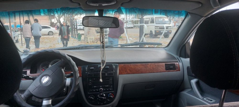 Lacetti 1.8 mator 2  padedsya  sotiladi 2kruk yurgan