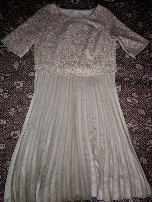 Rochie marimea 44,purtata o data impecabila.