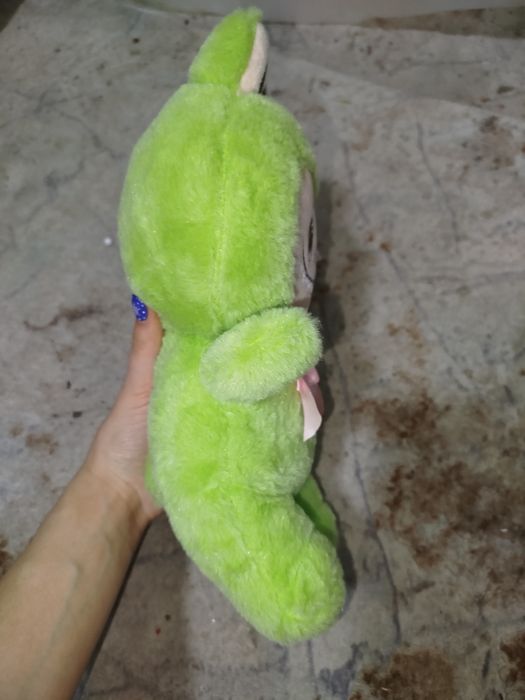 Мягкая плюшевая игрушка в виде лабубы.