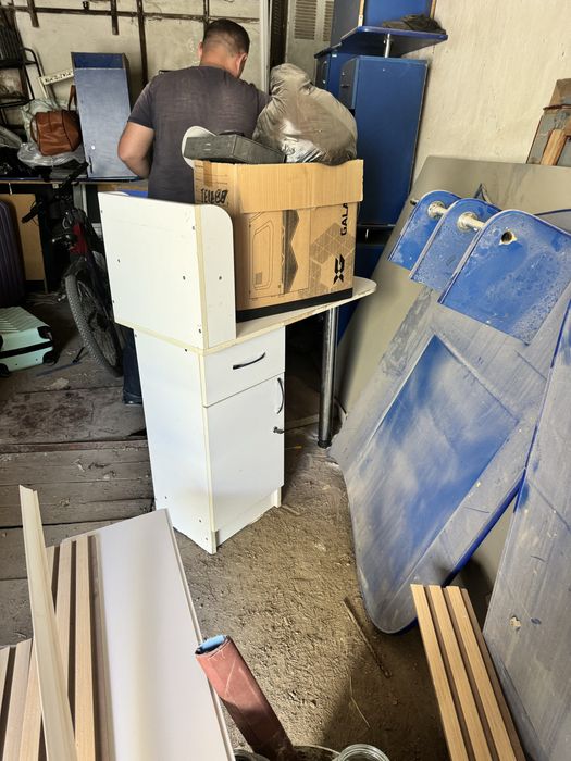 Маникюрные столы