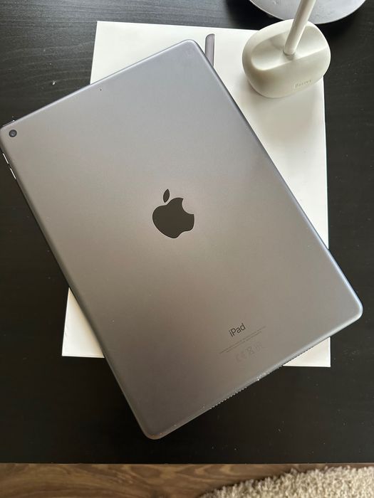 iPad Air 7 (128GB) Impecabil 10/10 Defect + Apple Pencil original + Cutie