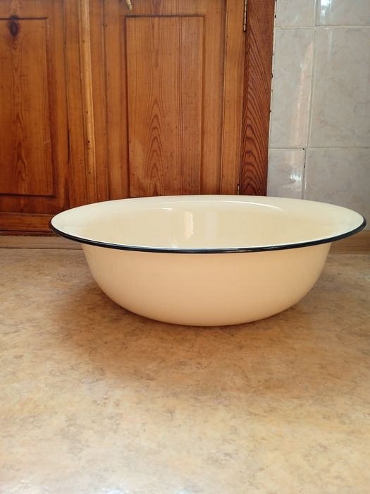 Таз эмалированный