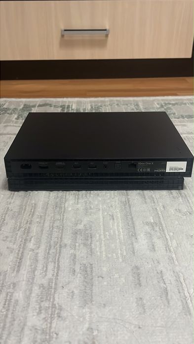 Продам Xbox one X на 1 тб